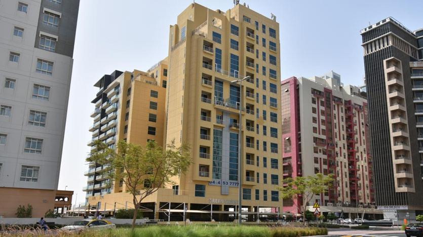 Homestay Cozy Loft Partition In Barsha Heights Dubai