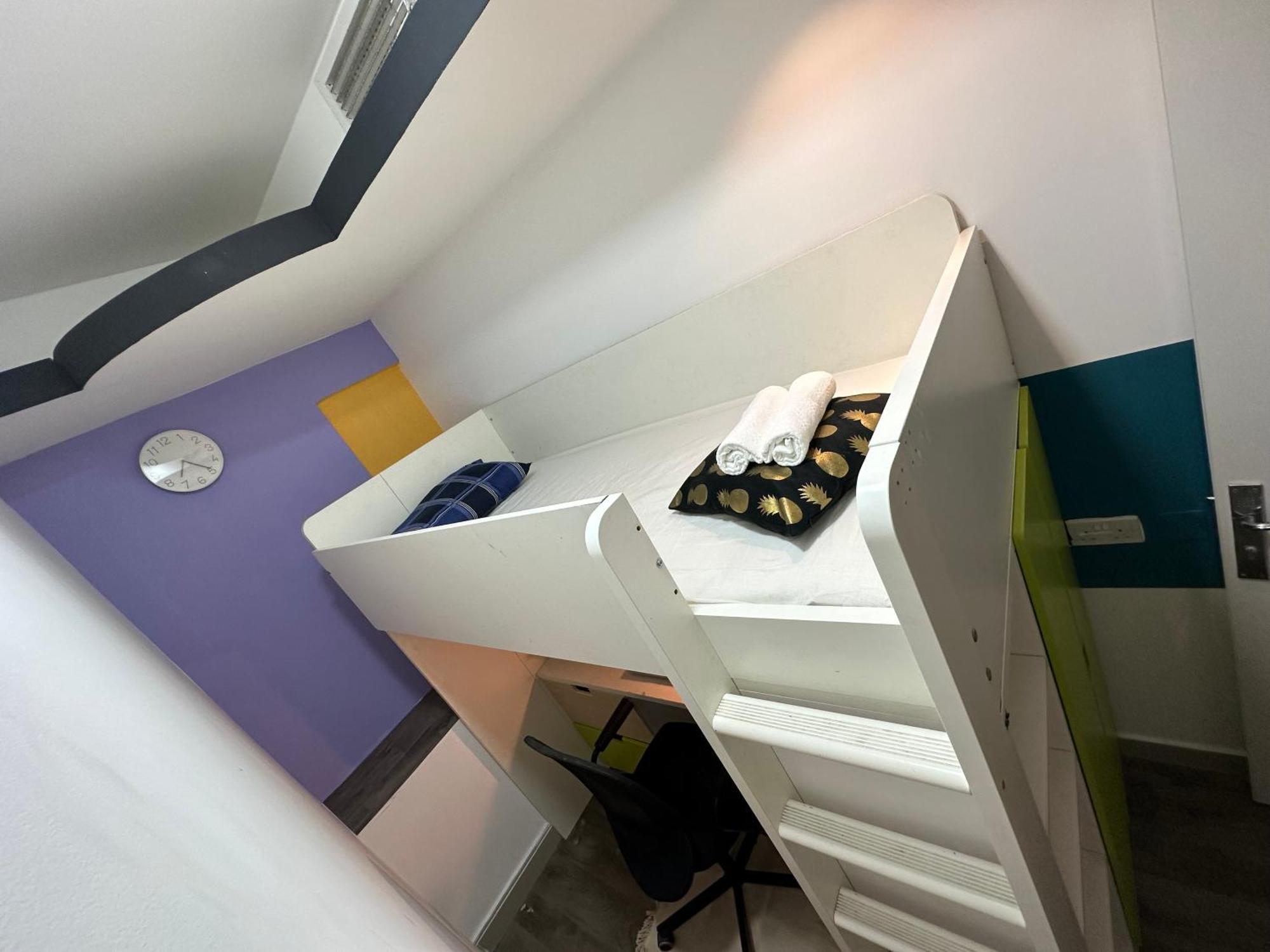 Cozy Loft Partition In Barsha Heights Homestay