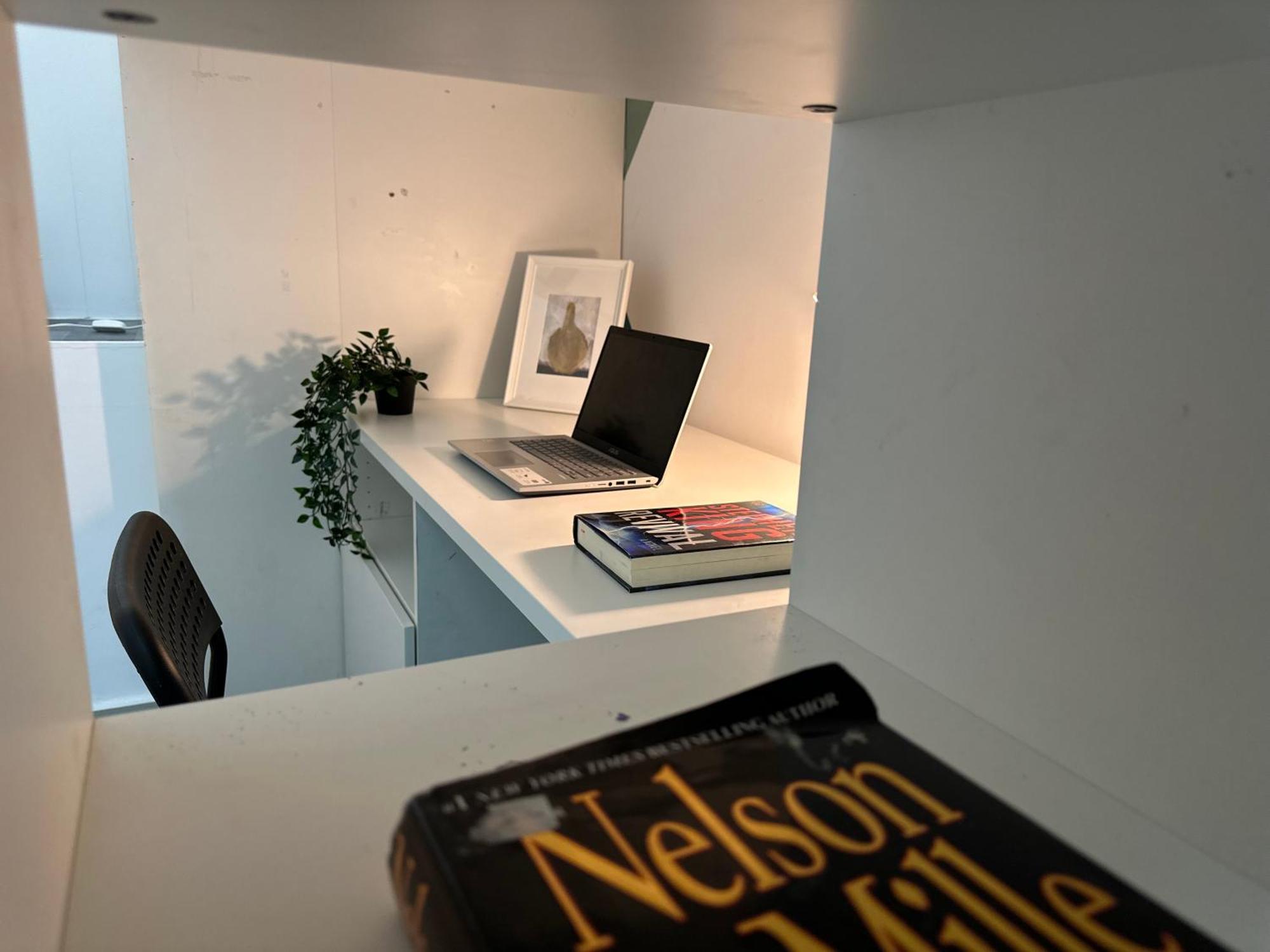 Homestay Cozy Loft Partition In Barsha Heights *