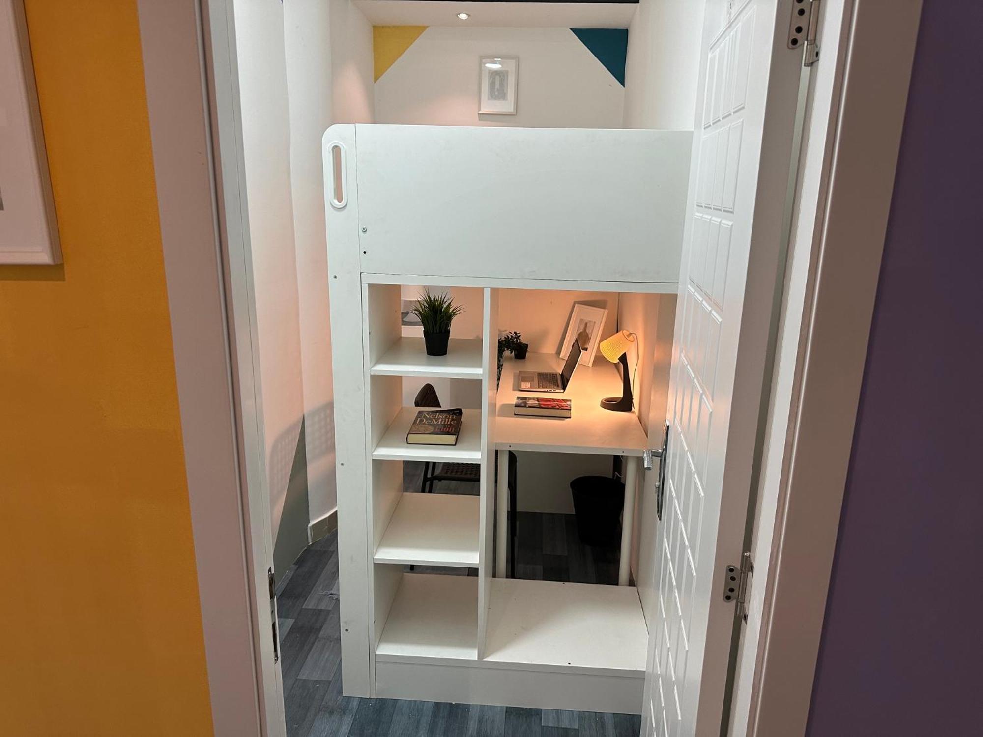 Cozy Loft Partition In Barsha Heights Homestay *