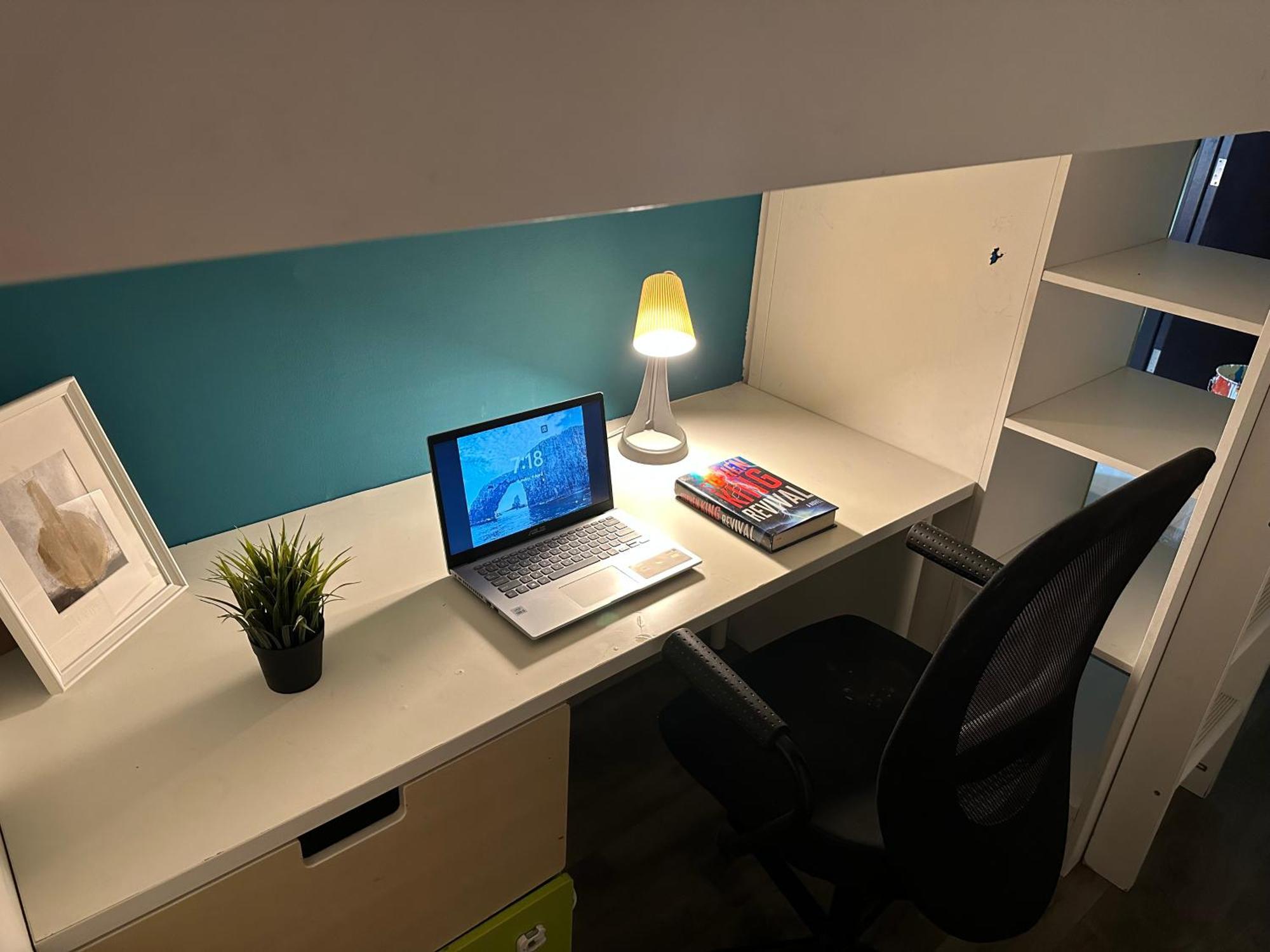 Homestay Cozy Loft Partition In Barsha Heights *